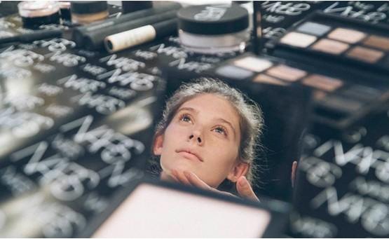 Mercedes-Benz Fashion Week İstanbul’un Göz Alıcı Makyajları