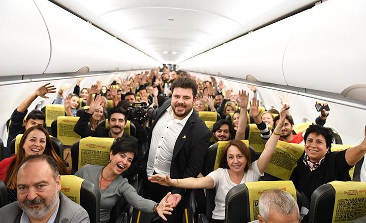 BKM Ve Pegasus Hava Yolları’ndan Uçakta Stand-Up Sürprizi