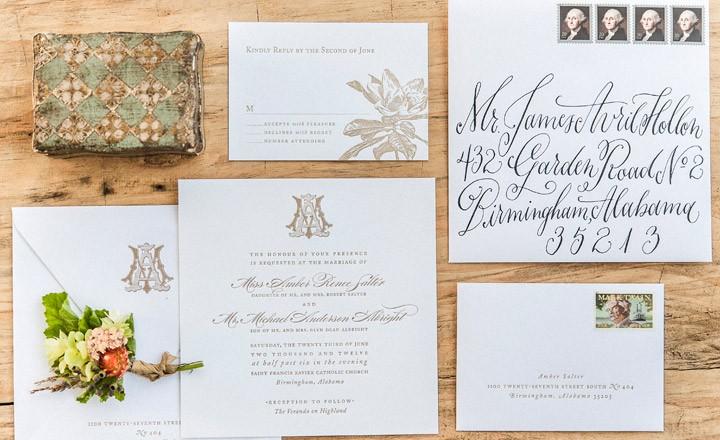 İç İçe Geçen Monogramlı Davetiyeler