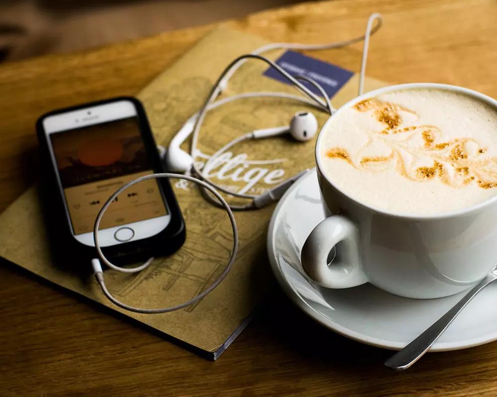 Ünlü İsimlerden Podcast Önerileri