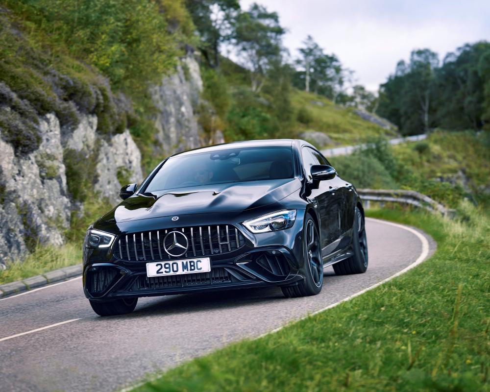 Yeni Mercedes-AMG GT 4 Kapı Coupe Hakkında Bilmeniz Gerekenler