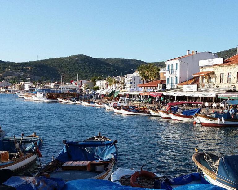Ege'nin Sevilen Rotası: Foça Rehberi