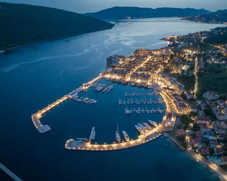 Taş Evleri ve Sanat Dolu Sokakları ile Portonovi