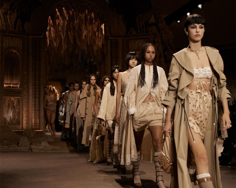 Paris Moda Haftası 2023 İlkbahar/Yaz Koleksiyonları