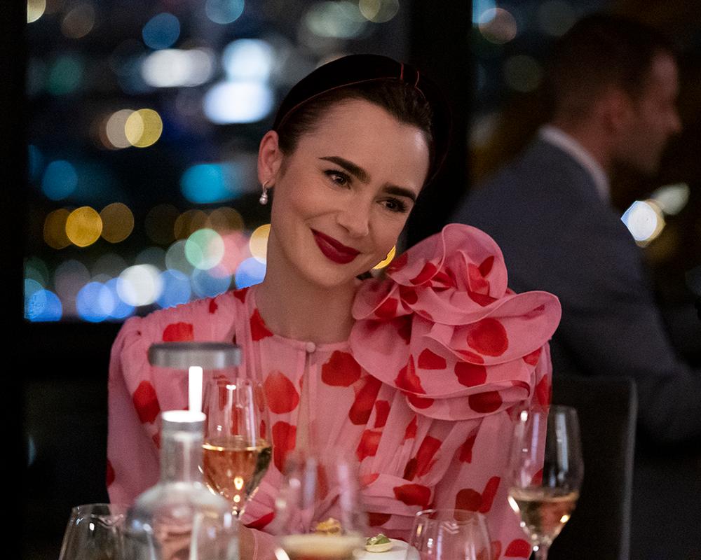 Tüm Detaylarıyla ‘Emily in Paris’ Kostümleri