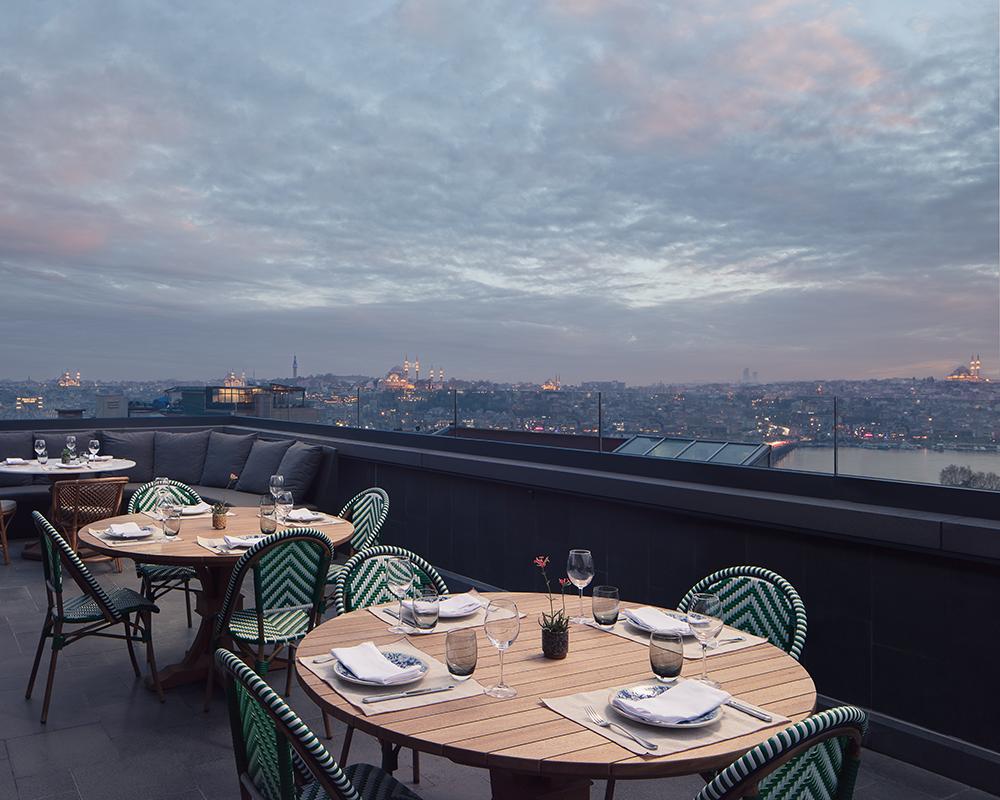 Manzaralı Bir Teras Keyfi: Beatrice Restaurant