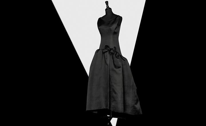 Balenciaga, 100. Yıl Sergisi ile Siyaha Dönüyor