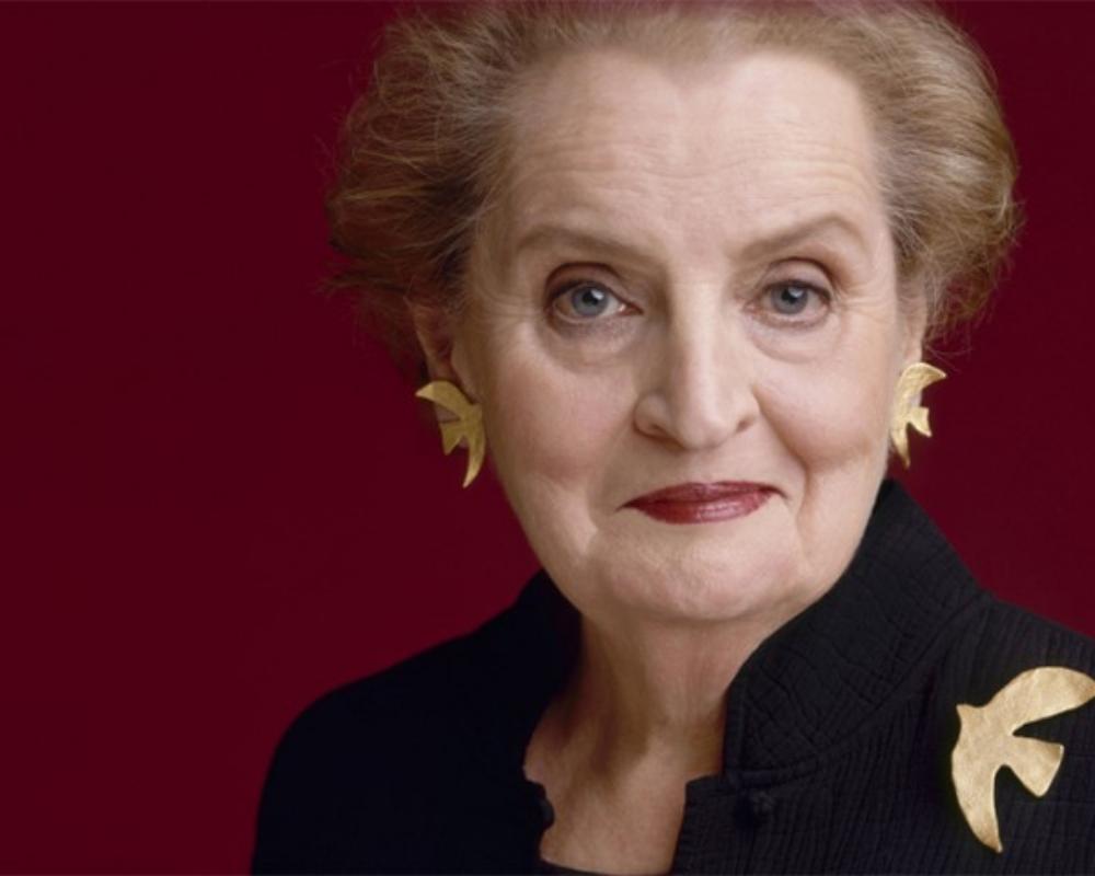 Madeleine Albright ve Mesaj Veren Broş Stili