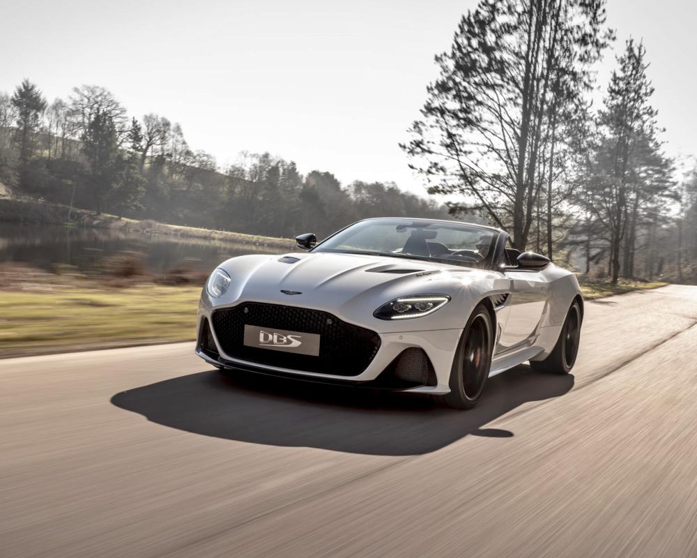 Aston Martin DBS Superleggera Volante Hakkında Bilmeniz Gerekenler